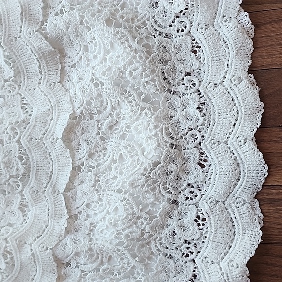 White Lace Off Shoulder Top Size M - Picture 2 of 4